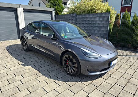 Tesla Model 3 Allradantrieb mit Dualmotor Performa...