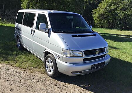 VW T4 Caravelle Volkswagen 2.5 TDI 111kW Standard