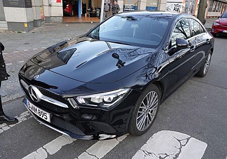 Mercedes-Benz CLA 220 4MATIC DCT -