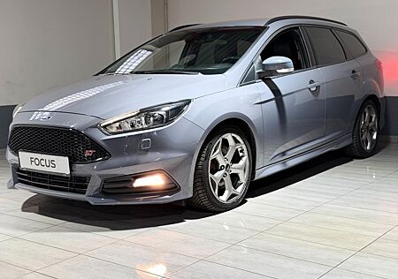Ford Focus Turnier ST Bi-Xenon