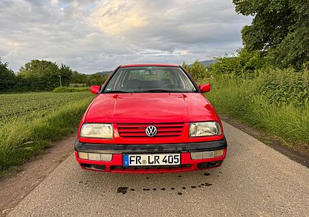 VW Vento Volkswagen 1.8 CLX