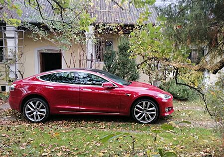 Tesla Model S Ludicrous Performance "Raven"