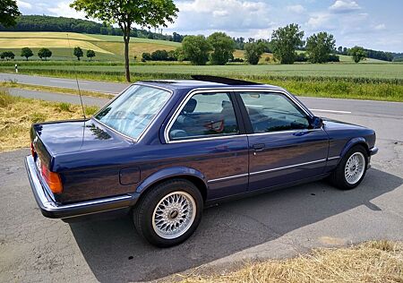 BMW 320i E30 VFL 2trg Royalblau, H-Kennz., Top !