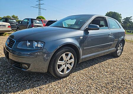 Audi A3 1.6 Attraction 1. Hand Kette Neu