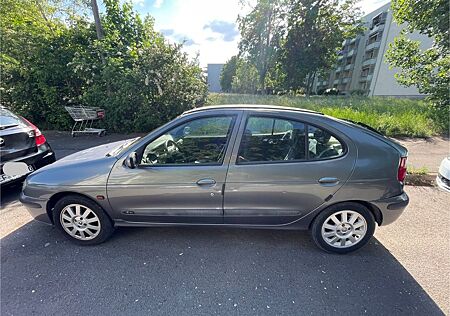 Renault Megane Mégane TÜV bis 08/2026 technisch top