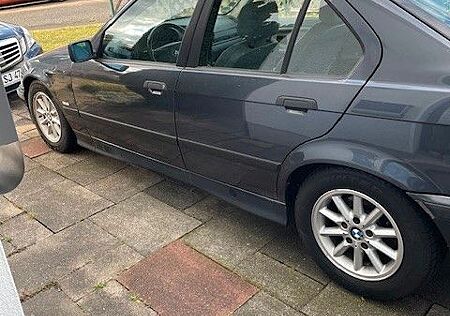 BMW 320i