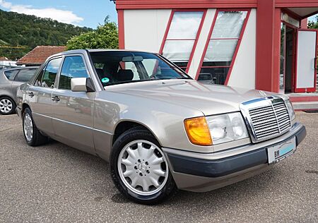 Mercedes-Benz 230 E*Schiebedach*Top Zustand*H-Kennzeichen*ZV*