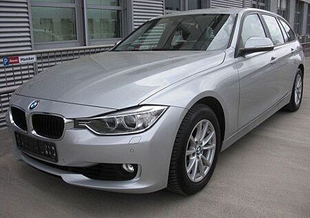 BMW 320i Touring - 1 Hand/Xenon/Navigation/