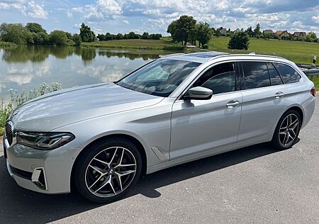 BMW 520d xD Laser HUD Pano Leder AHK 8xSR/WR