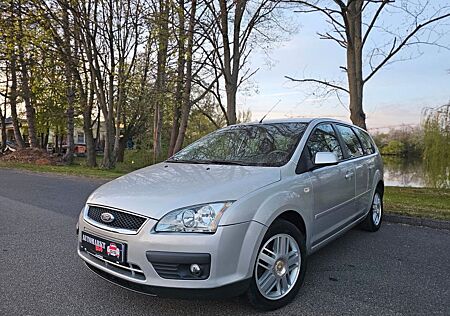 Ford Focus Turnier Ghia AUTOMATIK/SITZHEIZUNG/TEMPO