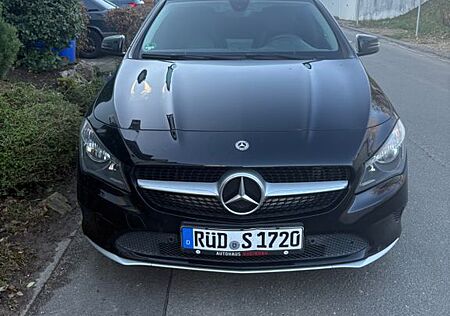 Mercedes-Benz CLA 180 Shooting Brake -