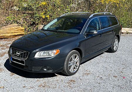 Volvo V70 D3 Summum/Autom/Leder/scheckheftgepflegt