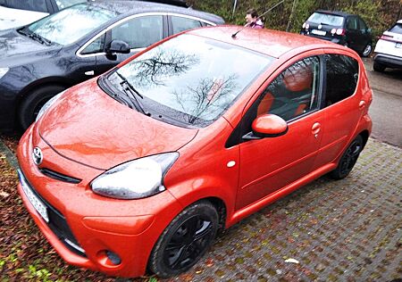 Toyota Aygo (X) Aygo (X) 1,0-l-VVT-i Connect Connect