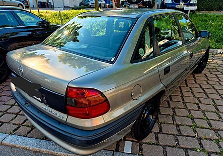 Opel Astra 1.6L ORGINALE KILOMETER 1HD