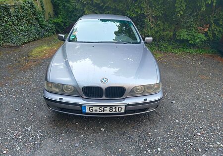 BMW 520i