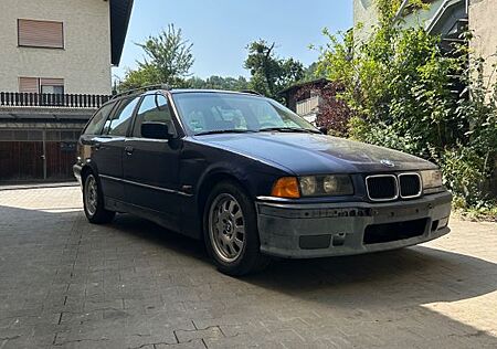 BMW 318i touring