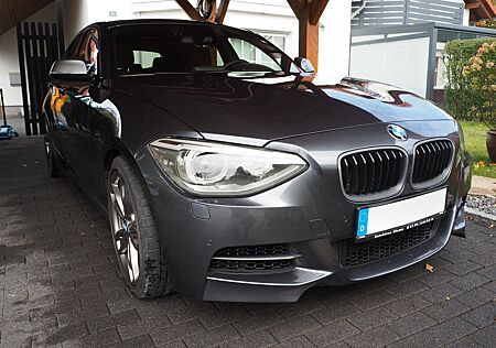 BMW M135i Adaptives Fahrwerk Schaltgetriebe Glasdach