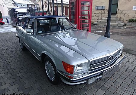 Mercedes-Benz 560 SL unverbastelt und perfekt mit H-Zulassung