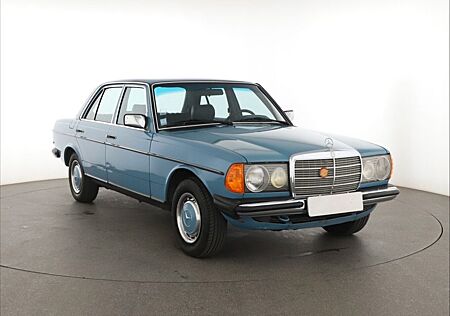 Mercedes-Benz 230 W123 E 1982 , Leder