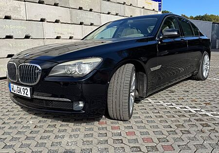 BMW 750i F01 , sehr voll, neuer Motor 45.000 km