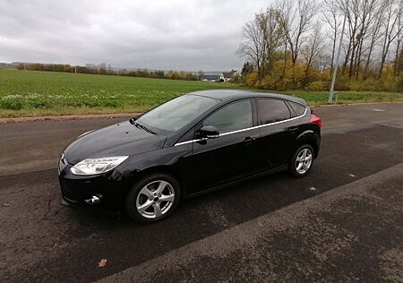 Ford Focus 1,6 EcoBoost 110kW Titanium/ 1.Hand