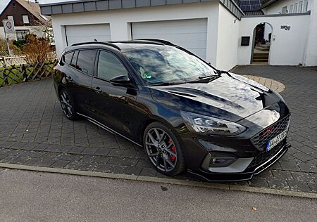 Ford Focus 2,3 ST PERFORMANCE TÜV/Inspektion neu!