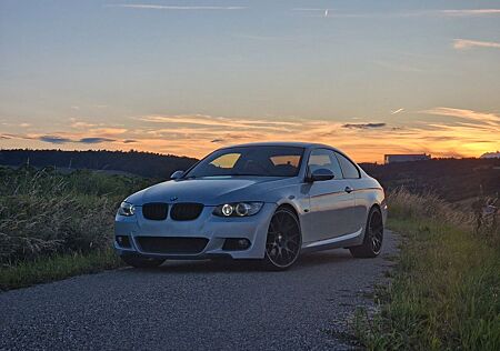 BMW 330 (xi) Coupé - M-Paket - Scheckheft