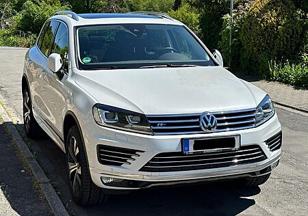 VW Touareg Volkswagen 3.0 V6 TDI *Executive* *Pano**Lufffd*