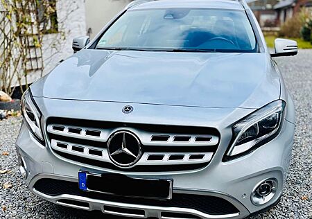 Mercedes-Benz GLA 200 Urban Autom Navi Comand Ka