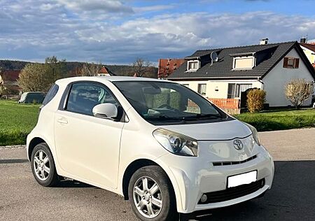 Toyota iQ