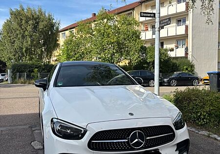 Mercedes-Benz E 220 d Autom. - / AMG - Line / Night Paket /