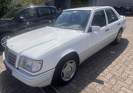 Mercedes-Benz E 200 /Automatik/Leder/ 2 Hand