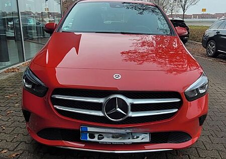 Mercedes-Benz B 180 DCT -
