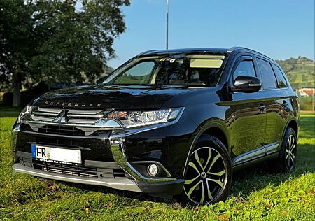 Mitsubishi Outlander 2.2 DI-D 4WD Automatik SUV-Star+7Sitz+