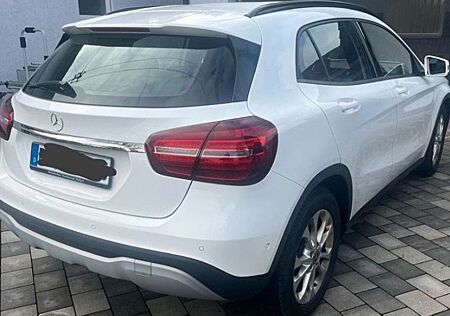 Mercedes-Benz GLA 200 d