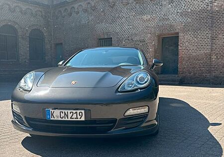 Porsche Panamera / Kamera / Klappenauspuff / Scheckheft