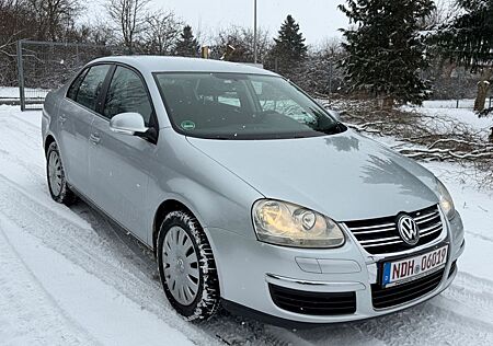 VW Jetta Volkswagen 1.6 FSI Comfortline TÜV NEU