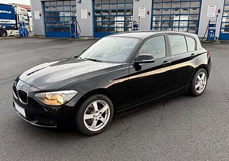 BMW 114i - 1.6L F20 1. Hand Scheckheft Nur 19.000 Km