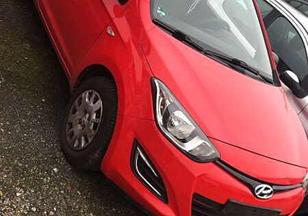 Hyundai i20 FIFA World Cup Edition * Motor unruhig*
