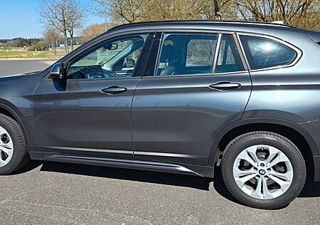 BMW X1 xDrive20i Sport Line Steptronic Vollausst.