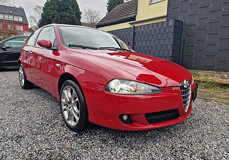 Alfa Romeo 147 Alfa /SELESPEED/AUTOMATIK/LEDER/XENON/1.HAND