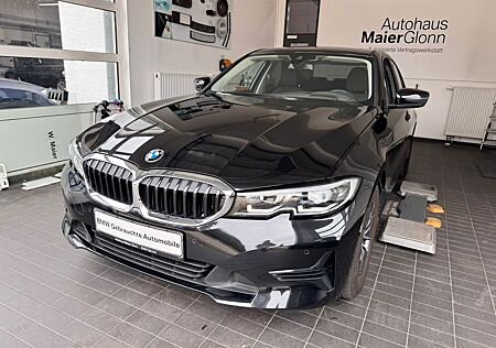 BMW 320i Autom - Advantage