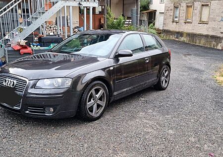 Audi A3 2.0 TFSI quattro Navi, Xenon, Sportsitze, SHZ