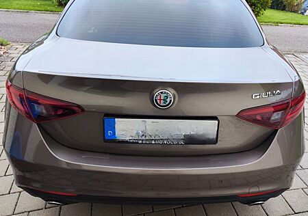 Alfa Romeo Giulia Super 2.2 Diesel 16V 132 kW AT8 Super