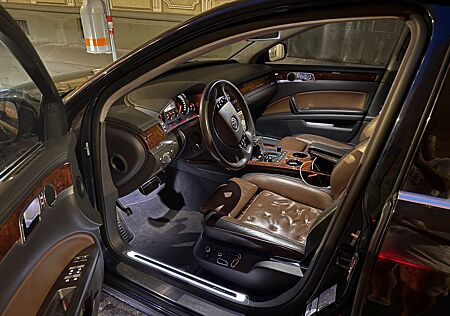 VW Phaeton Volkswagen 4.2 V8 lang 4MOTION Tiptronic 4-Sitzer -