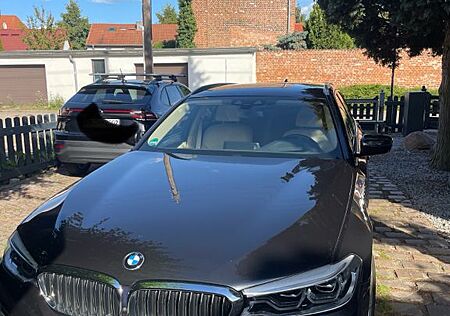 BMW 520d xDrive Touring A Luxury Line Luxury Line