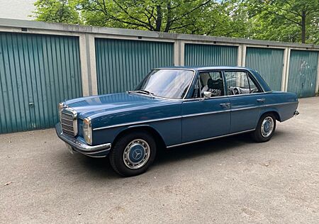 Mercedes-Benz 220 200D 220D W115, Servo, komplett restauriert, ATM
