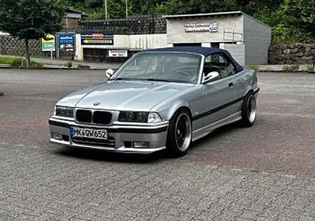 BMW 320i Cabrio Sport Edition Sport Edition