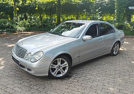 Mercedes-Benz E 220 AUTOMATIK/AHK/TÜV/SERVICE NEU!
