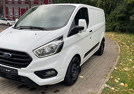 Ford Transit Custom Hybrid erst 1200km